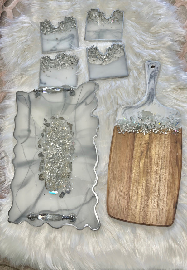 Custom Resin Tray with 4 Coasters and Cheeseboard Set